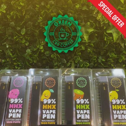 Imagem de vapes descartáveis HHX 99% com 1000 baforadas, disponíveis nos sabores Lemon Cheese, Maui Mango, Kiwi Sorbet e Cotton Candy. Produto exibido com destaque para oferta especial e logotipo Green CBD Coffee.